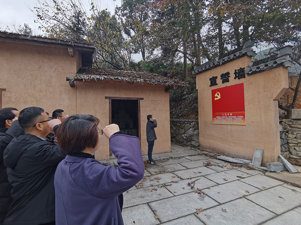屯溪城建投公司黨支部開展“走進(jìn)紅色記憶、傳承初心使命”主題黨日活動(dòng)