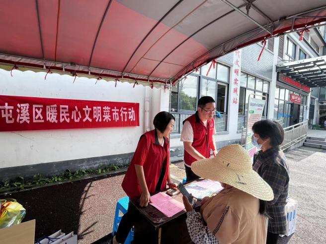 百姓健康系我心，黨員服務進社區(qū)